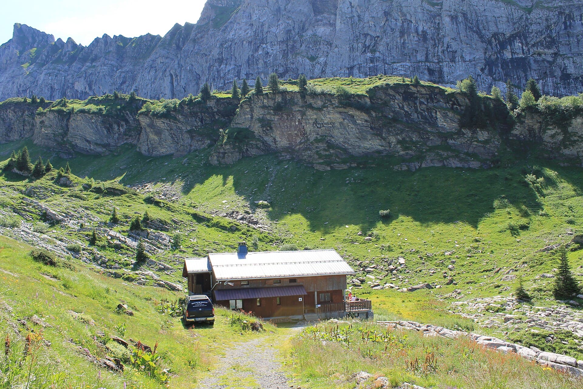 Refuge de Bostan (via Wikimedia Commons, CC BY-SA 3.0)