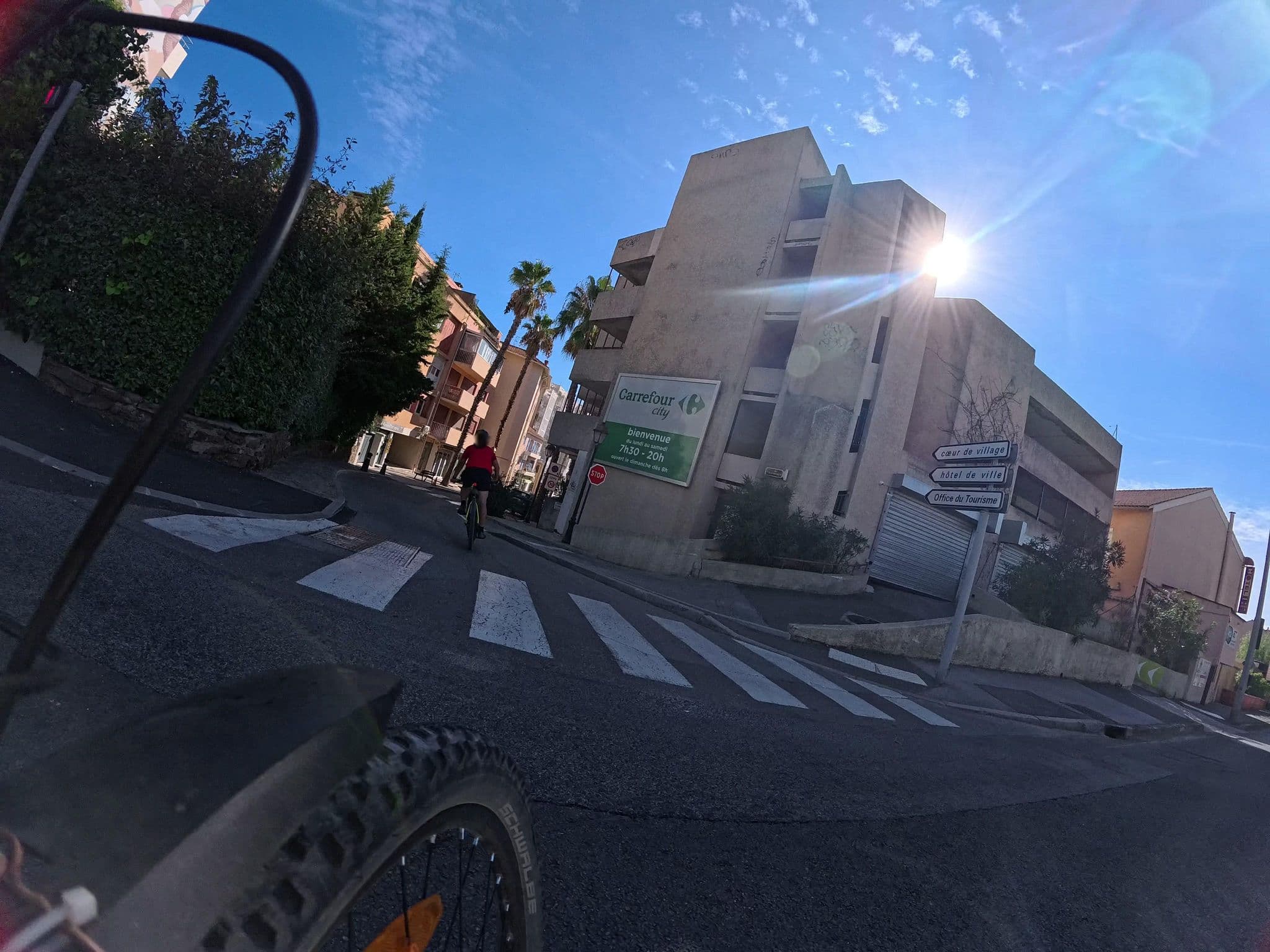 Street view near Le Terminus, Le Lavandou — © voyage-hors-saison (CC BY-SA · Mapillary)