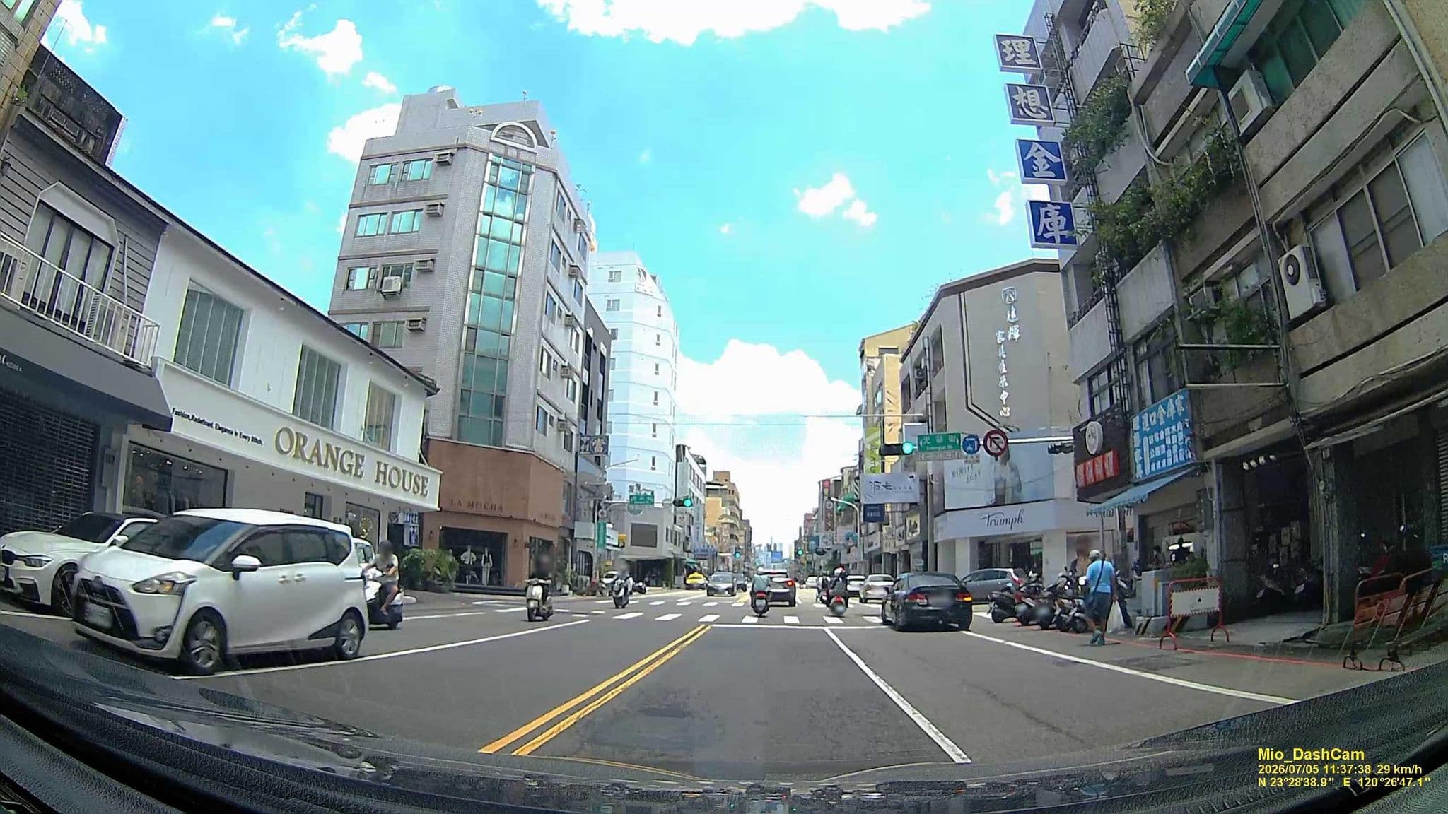 Street view near LOFT 23.5 Bar Bistro B&B, Chiayi City — © hcyen (CC BY-SA · Mapillary)