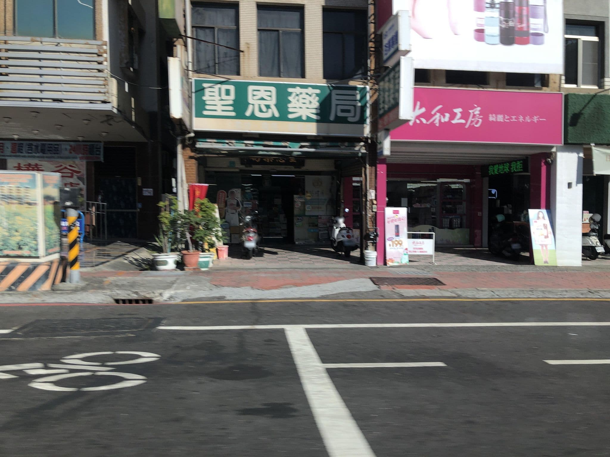 Street view near 樺谷大飯店, Tainan — © monica_migu (CC BY-SA · Mapillary)