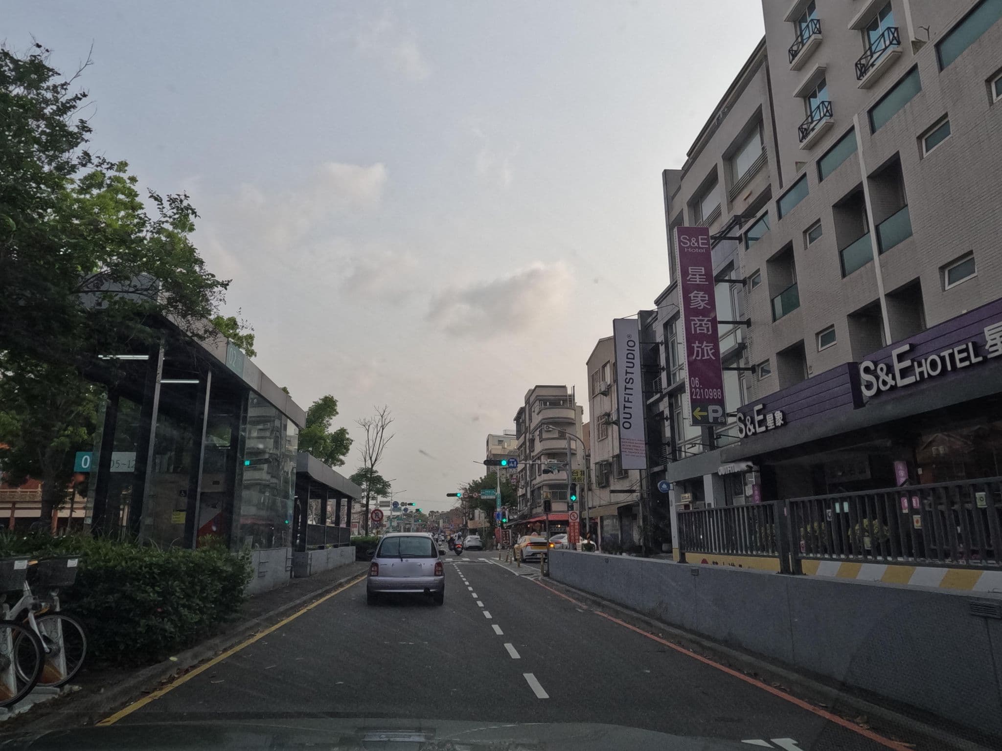 Street view near S & E Hotel, Tainan — © littlebtc (CC BY-SA · Mapillary)