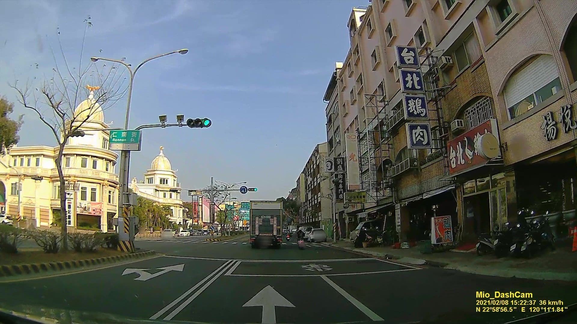 Street view near 揚悅精緻大飯店, Tainan — © littlebtc (CC BY-SA · Mapillary)