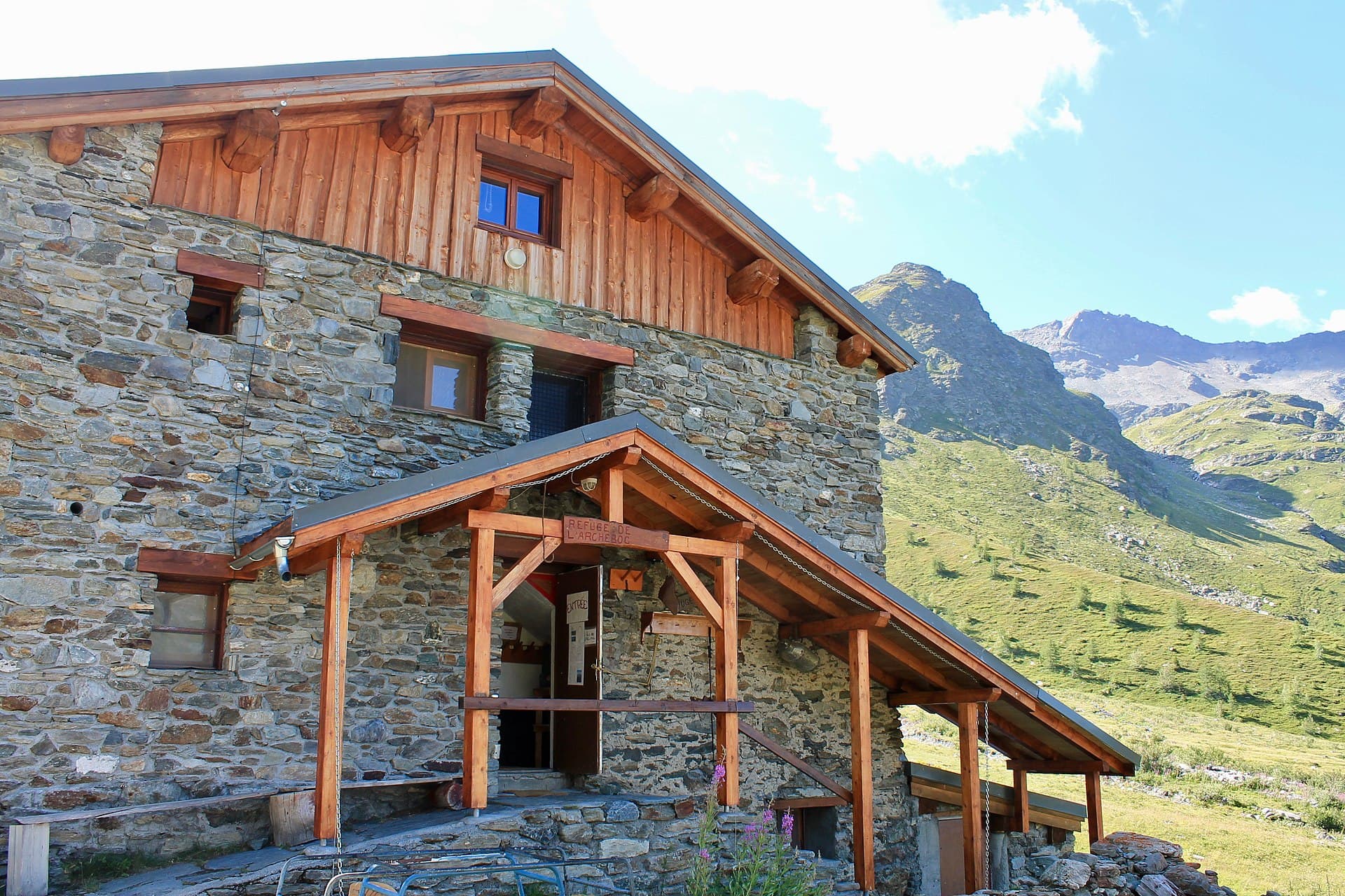 Refuge de l'Archeboc (via Wikimedia Commons, CC BY-SA 4.0)