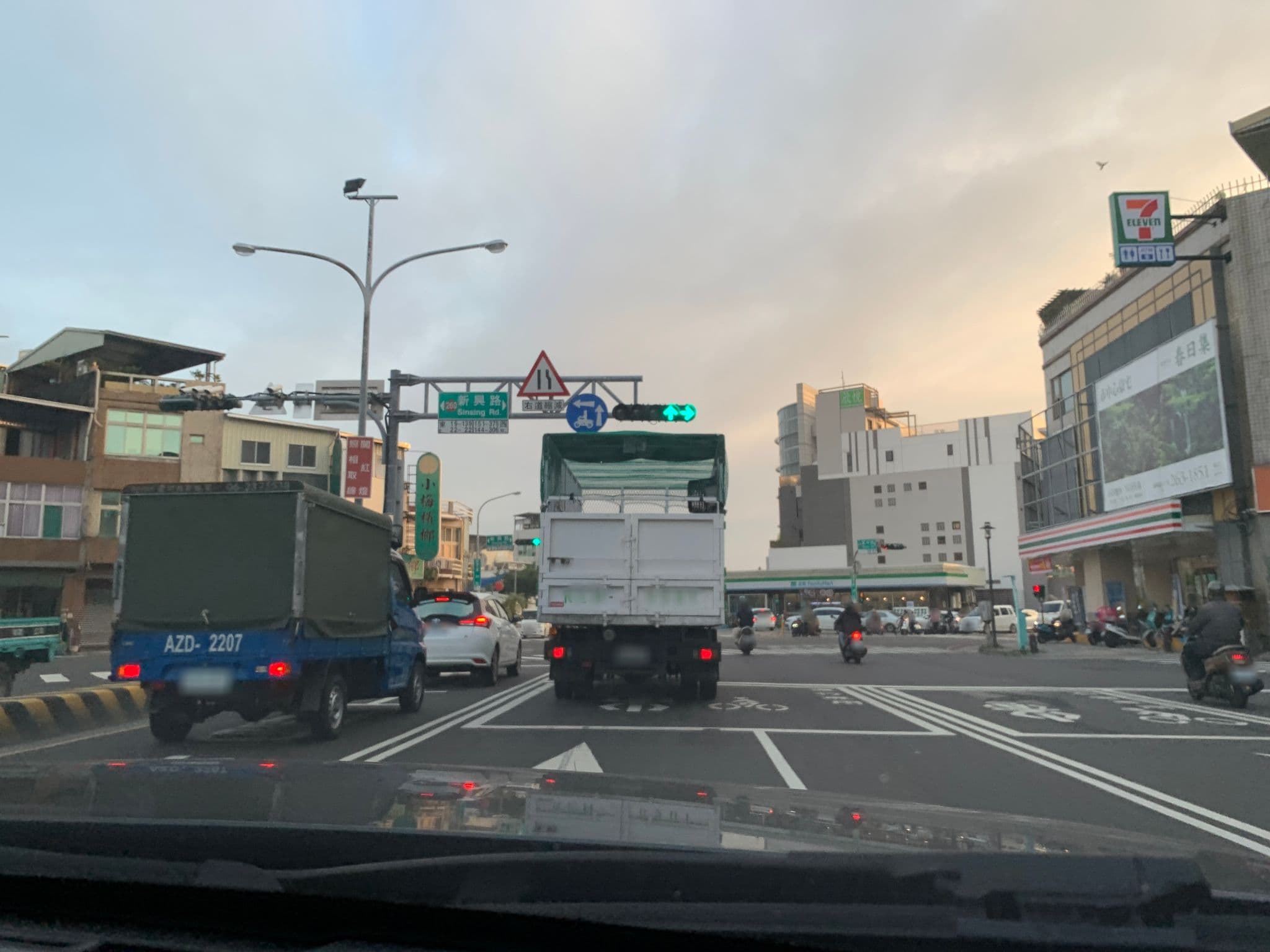 Street view near 寧夏 日租套房, Tainan — © raymond2828520 (CC BY-SA · Mapillary)