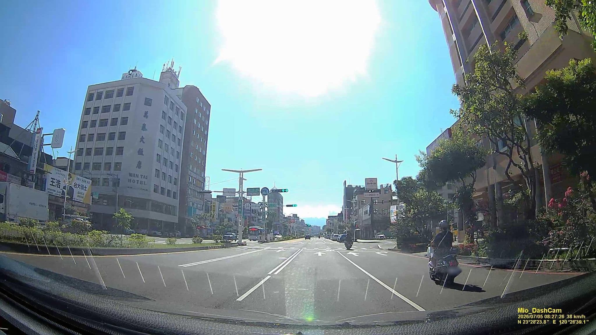 Street view near 萬泰大飯店, Chiayi City — © hcyen (CC BY-SA · Mapillary)