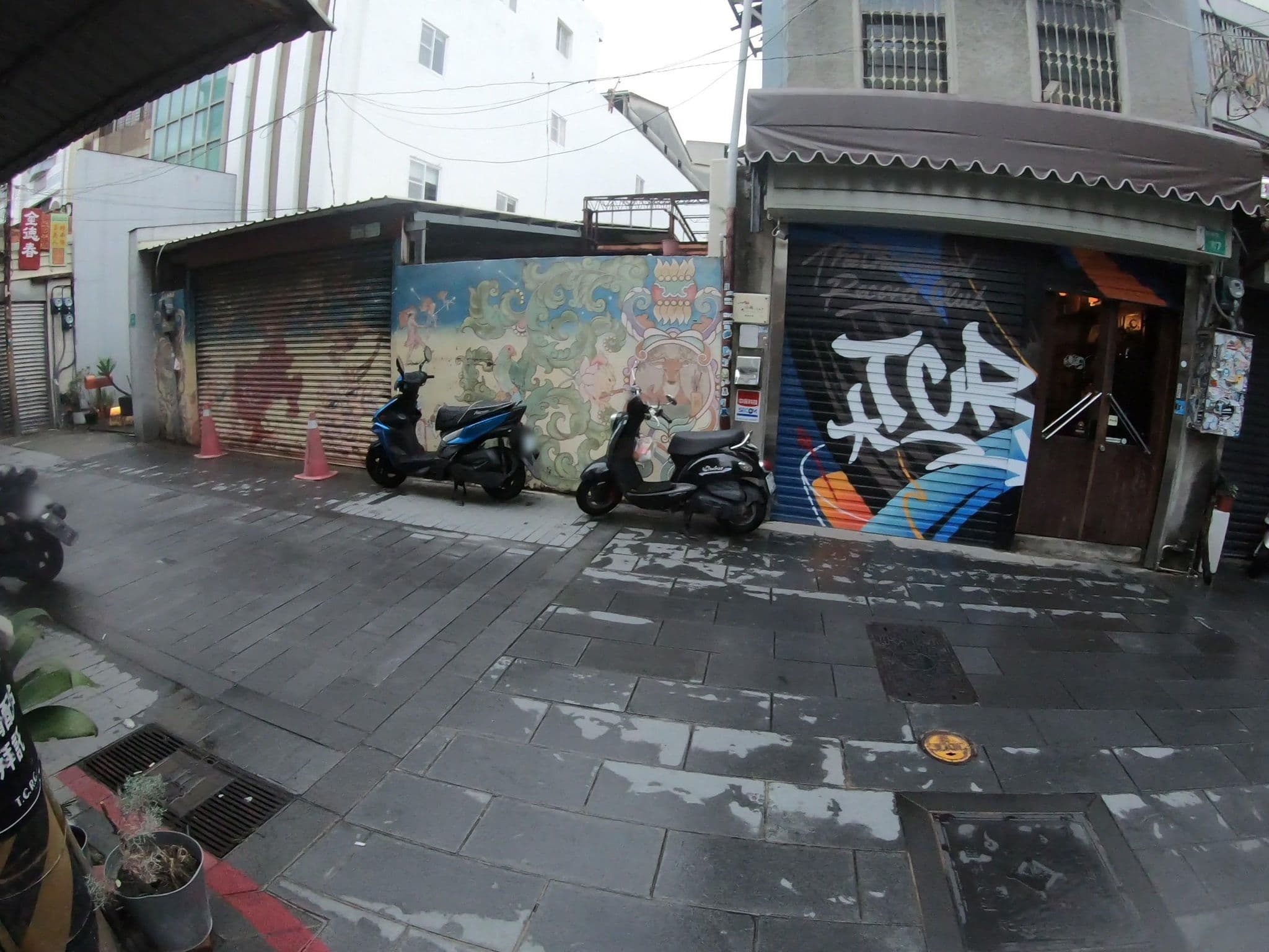 Street view near 永大大旅社, Tainan — © algirdasc (CC BY-SA · Mapillary)