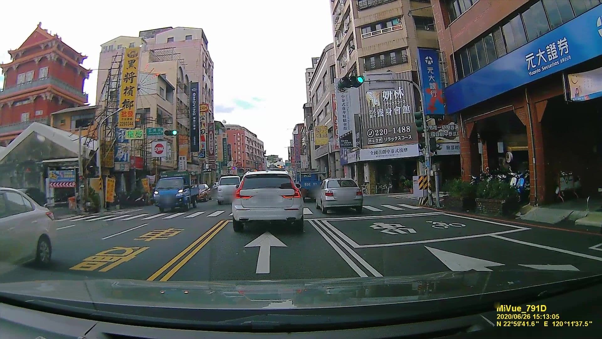 Street view near 林肯飯店, Tainan — © littlebtc (CC BY-SA · Mapillary)
