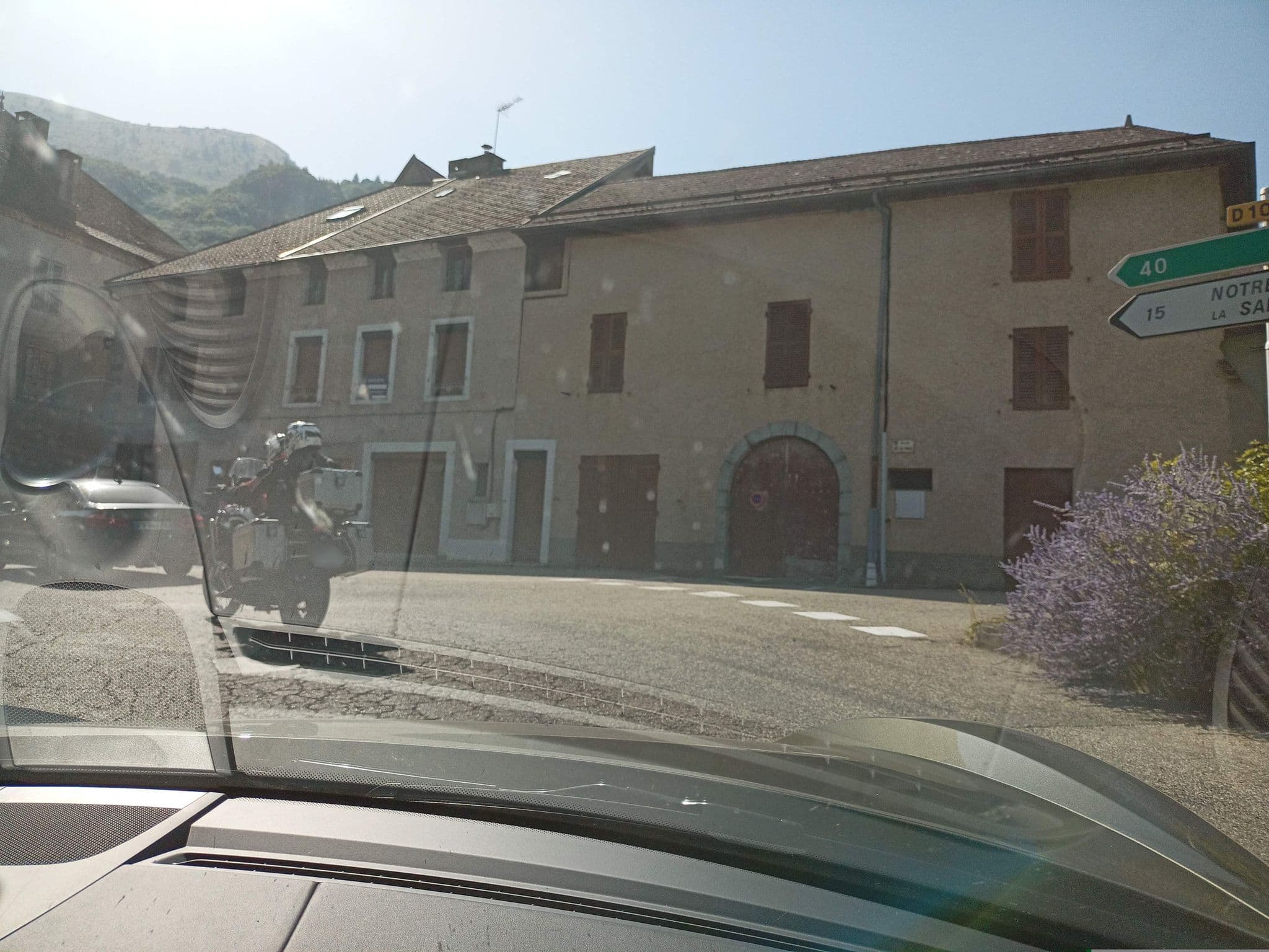 Street view near Hôtel du Tilleul, Mens — © xdTAGCLAN (CC BY-SA · Mapillary)