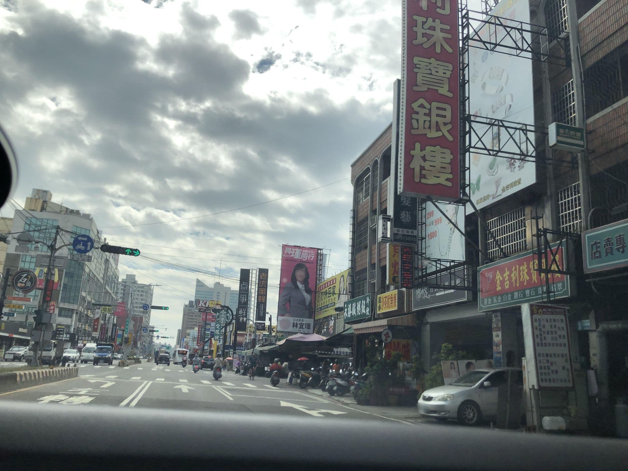 Street view near 翰林園HOTEL, Tainan — © monica_migu (CC BY-SA · Mapillary)