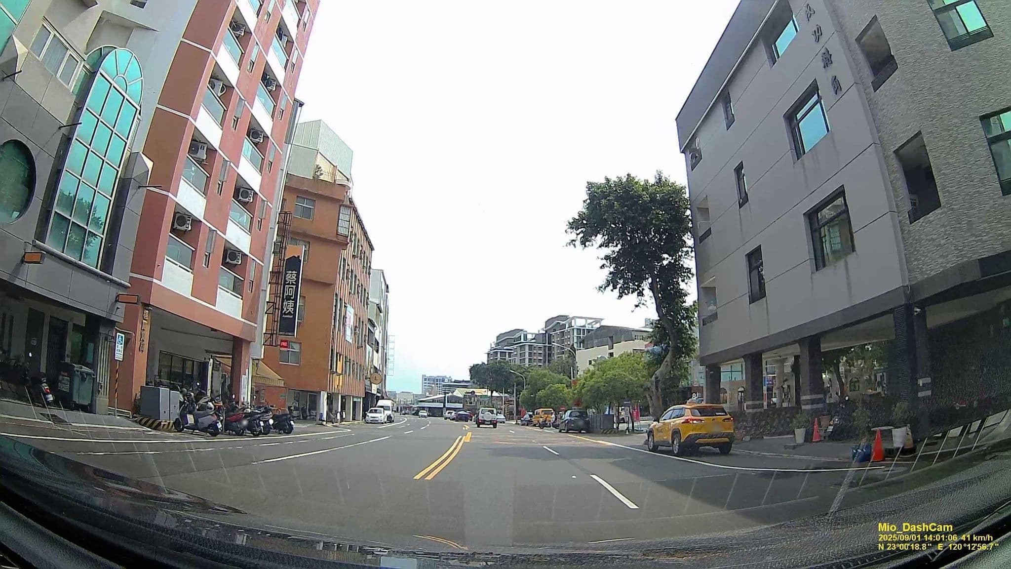 Street view near 路徒行旅 台南成大館 Roaders Hotel Tainan ChengDa, Tainan — © hcyen (CC BY-SA · Mapillary)