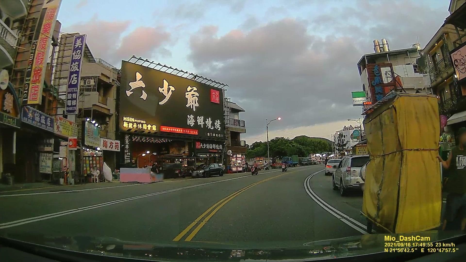 Street view near Hong Pin Hotel, Hengchun — © littlebtc (CC BY-SA · Mapillary)