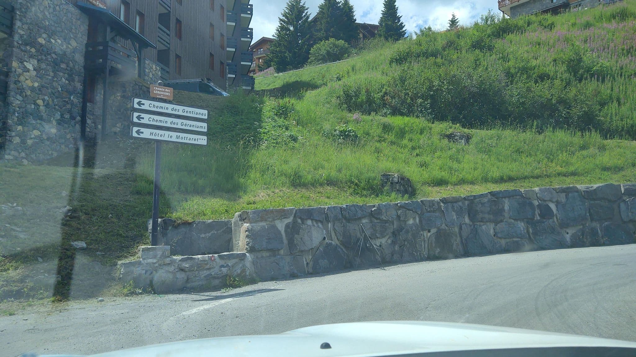 Street view near L'Aiguille du Fruit, Méribel — © MatthieuF4FNE (CC BY-SA · Mapillary)
