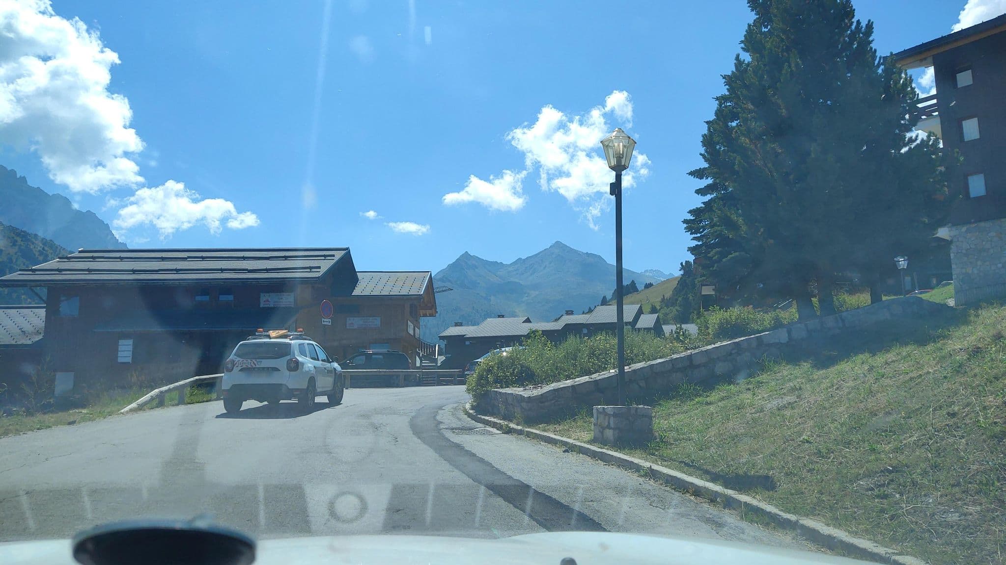Street view near La Vanoise, Méribel — © MatthieuF4FNE (CC BY-SA · Mapillary)