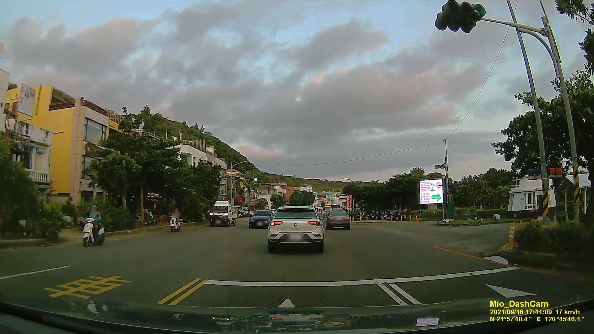 Street view near 水漁人旅店, Hengchun — © littlebtc (CC BY-SA · Mapillary)