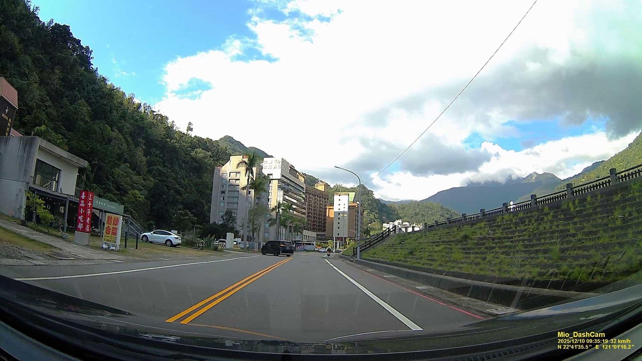 Street view near Hoya Hot Springs Resort & Spa, Taitung — © hcyen (CC BY-SA · Mapillary)