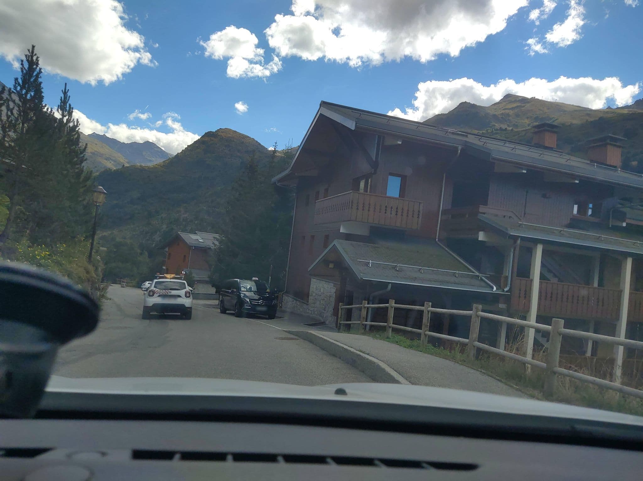 Street view near Moraine, Méribel — © MatthieuF4FNE (CC BY-SA · Mapillary)
