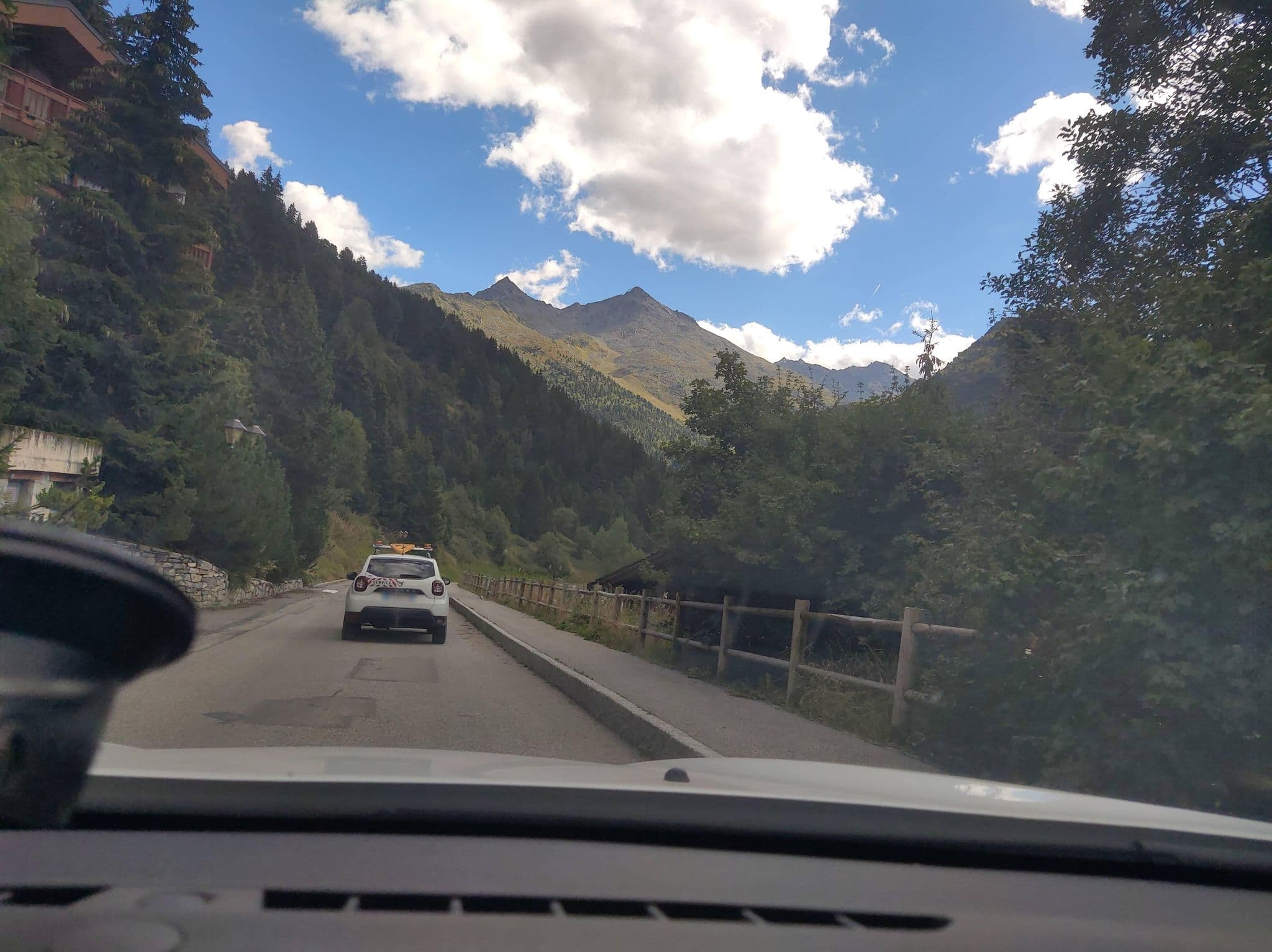 Street view near Olympie 3, Méribel — © MatthieuF4FNE (CC BY-SA · Mapillary)
