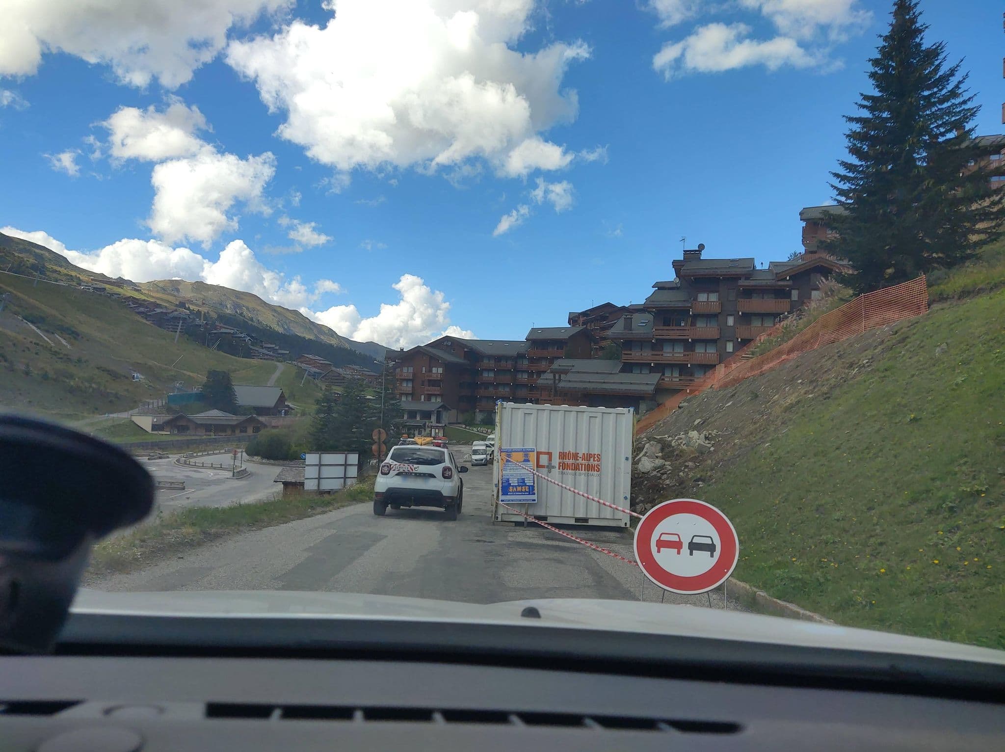 Street view near Florilege, Méribel — © MatthieuF4FNE (CC BY-SA · Mapillary)