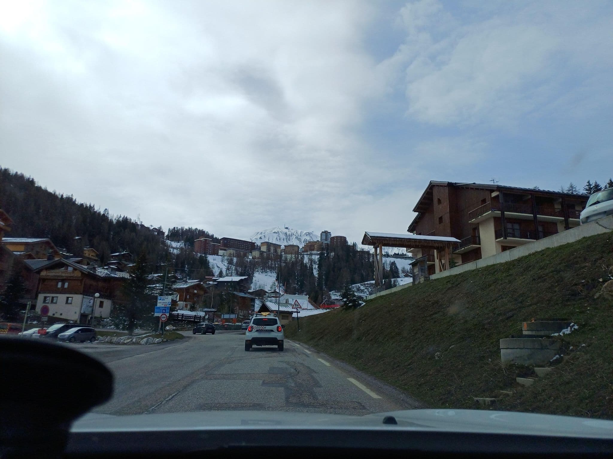 Street view near Chalet Pierra Menta 1, Belle-Plagne — © MatthieuF4FNE (CC BY-SA · Mapillary)