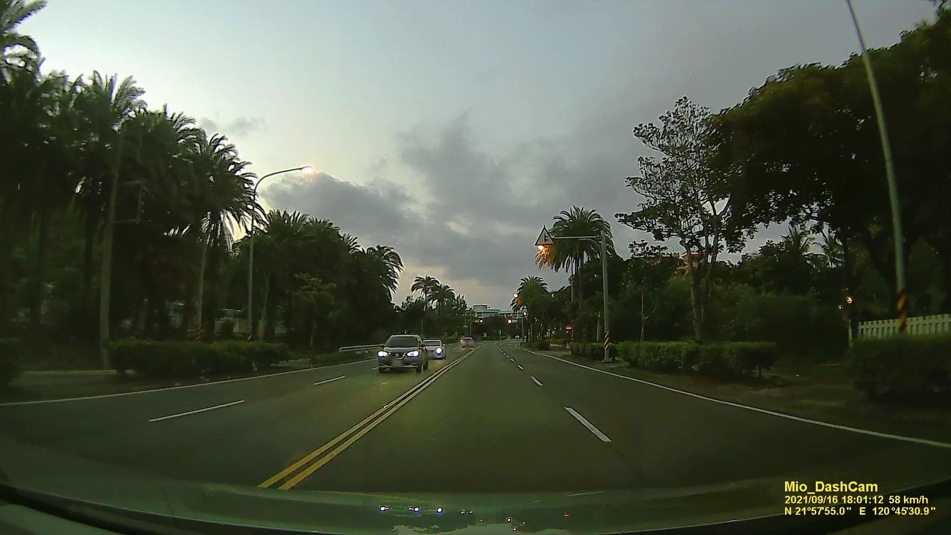 Street view near 藍與白美宿館 Blue & White, Hengchun — © littlebtc (CC BY-SA · Mapillary)