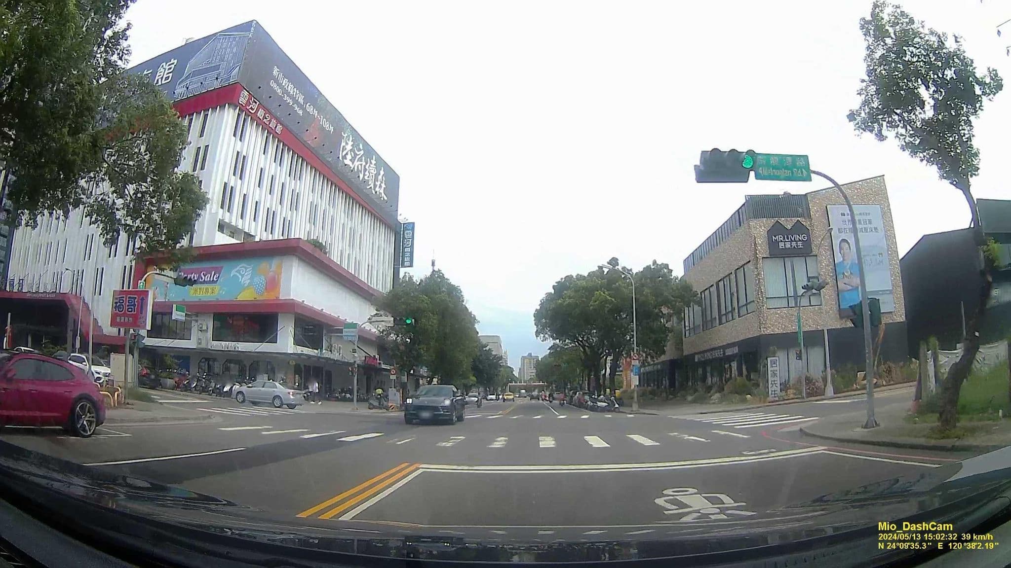 Street view near 雲河概念旅館, Taichung — © hcyen (CC BY-SA · Mapillary)