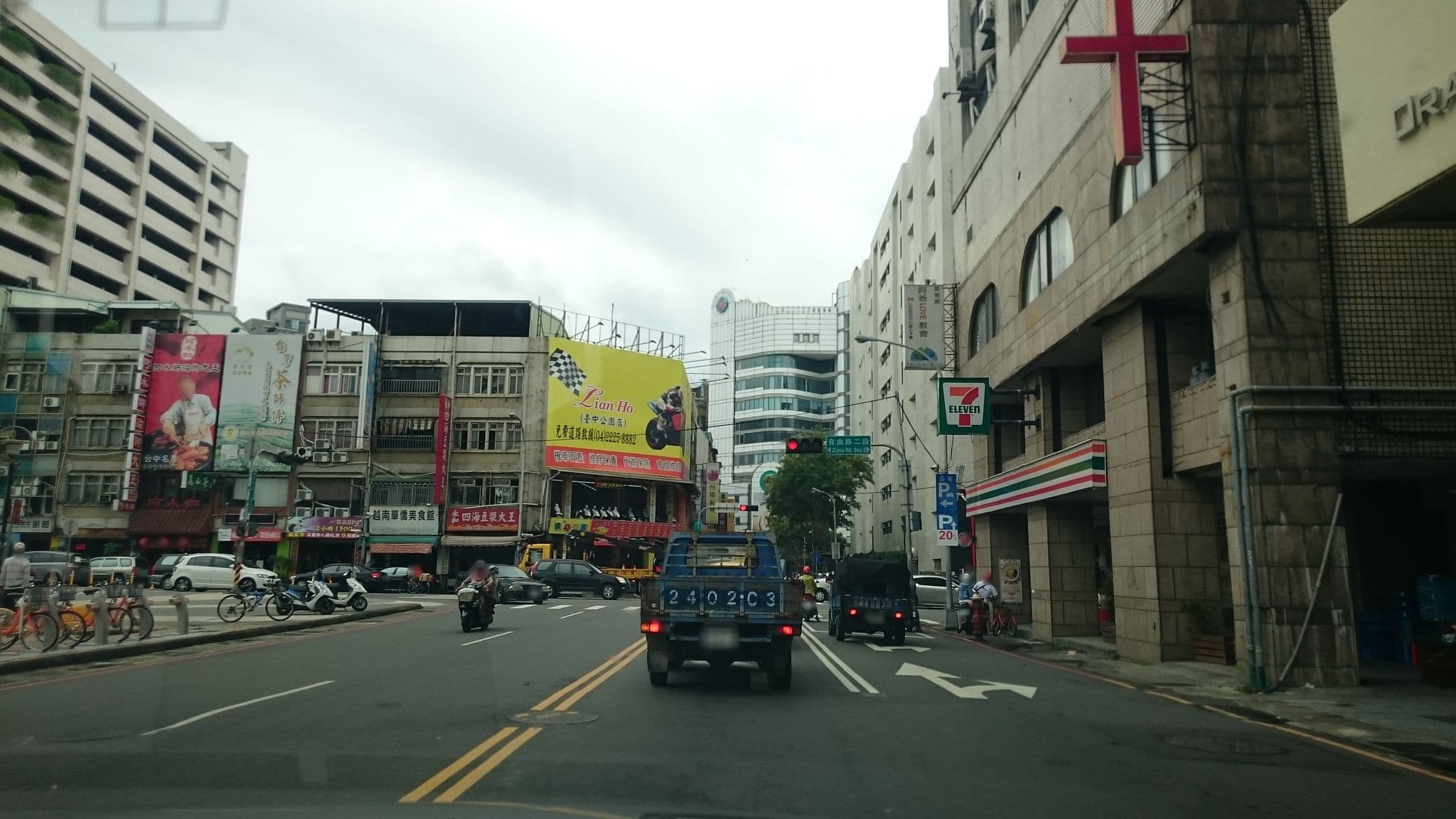 Street view near 青森 (Dryad) Motel, Taichung — © littlebtc (CC BY-SA · Mapillary)
