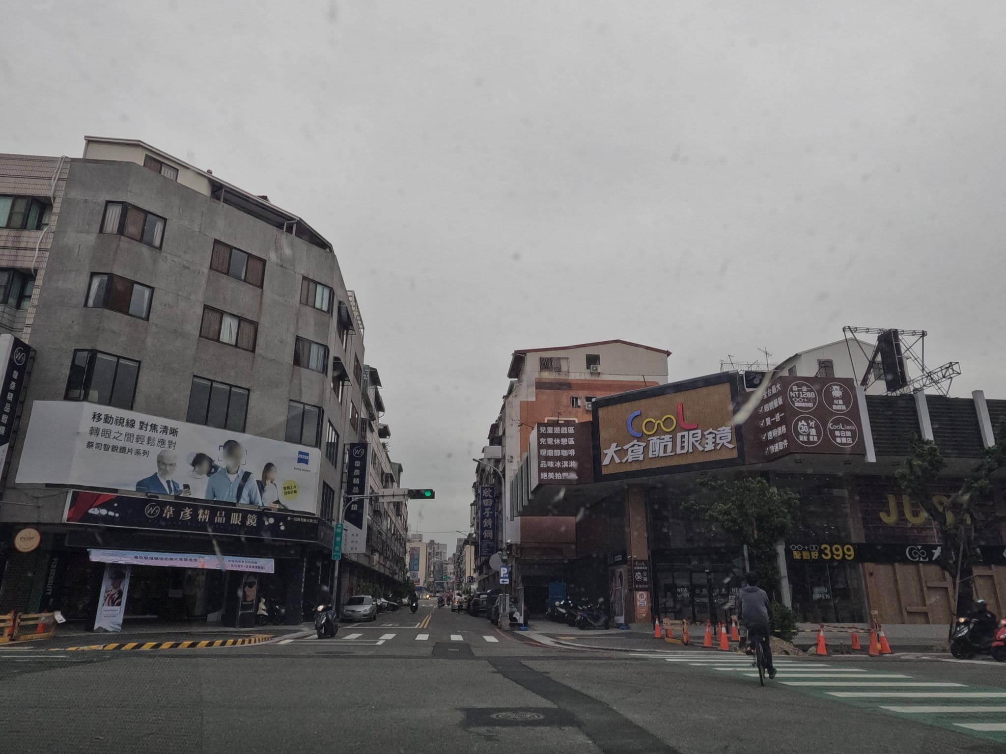 Street view near 佳樂旅社, Taichung — © littlebtc (CC BY-SA · Mapillary)