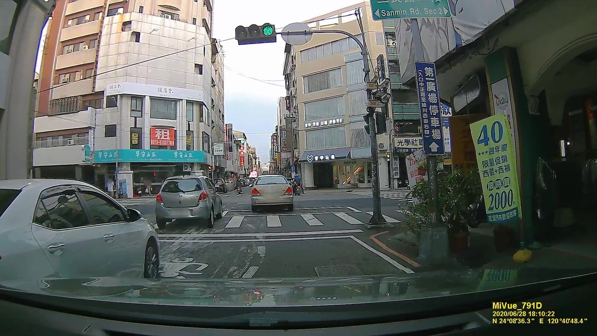 Street view near Adagio Hostel, Taichung — © littlebtc (CC BY-SA · Mapillary)