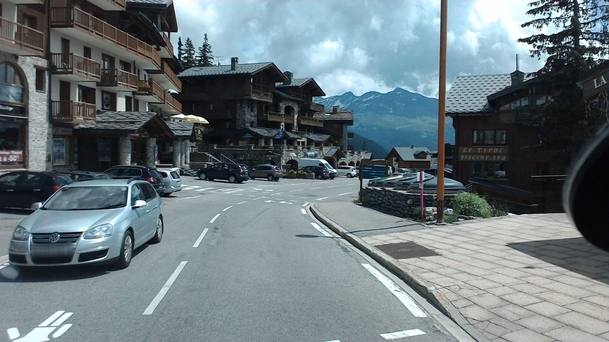 Street view near La Louie Blanche, Séez