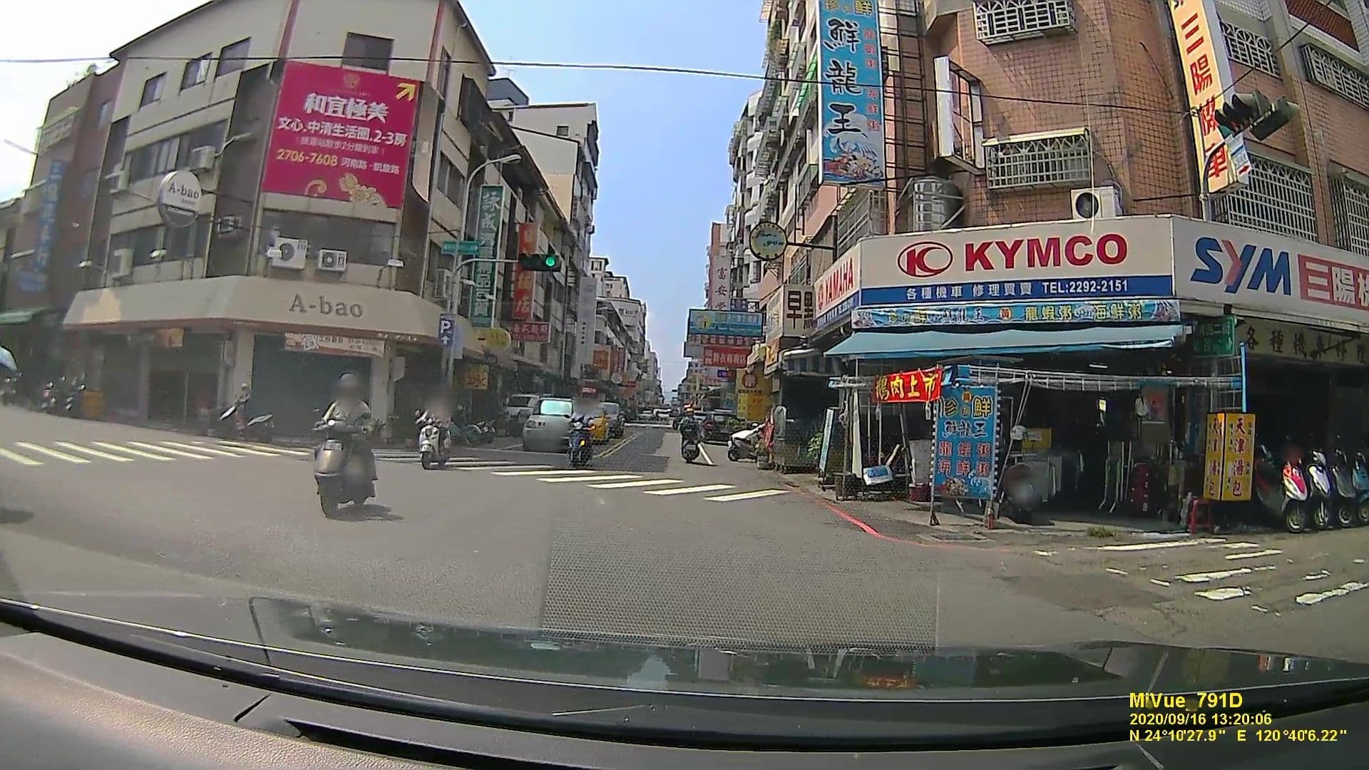 Street view near Grand Hotel, Taichung — © littlebtc (CC BY-SA · Mapillary)
