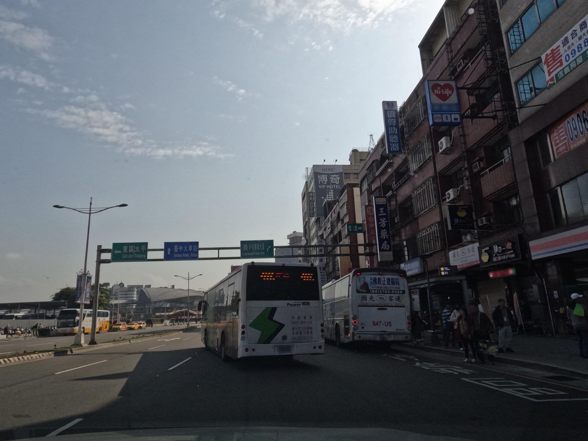 Street view near 華利大旅社 Modern Inn, Taichung — © littlebtc (CC BY-SA · Mapillary)