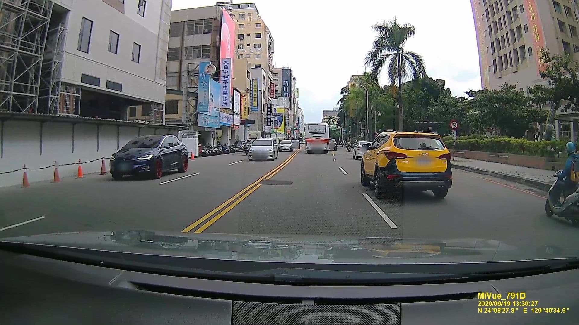 Street view near Phoenix Hotel Taichung, Taichung — © littlebtc (CC BY-SA · Mapillary)