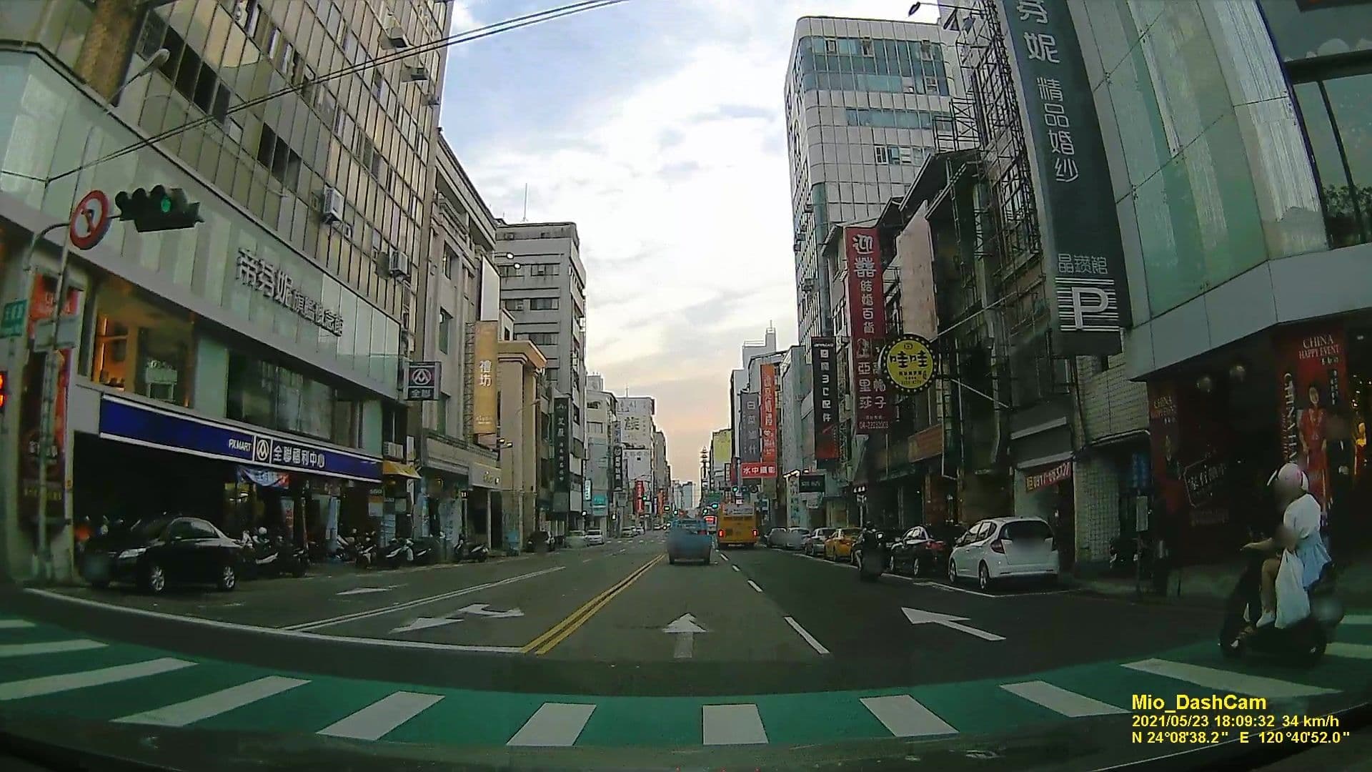 Street view near Slow Town Hotel, Taichung — © littlebtc (CC BY-SA · Mapillary)