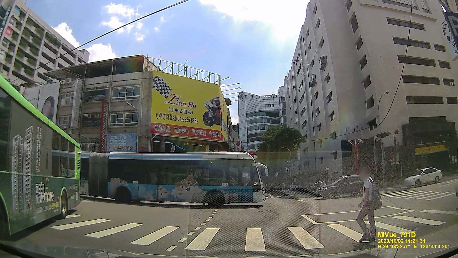Street view near 褔泰桔子商旅(公園店) Orange Hotel Taichung Park, Taichung — © littlebtc (CC BY-SA · Mapillary)
