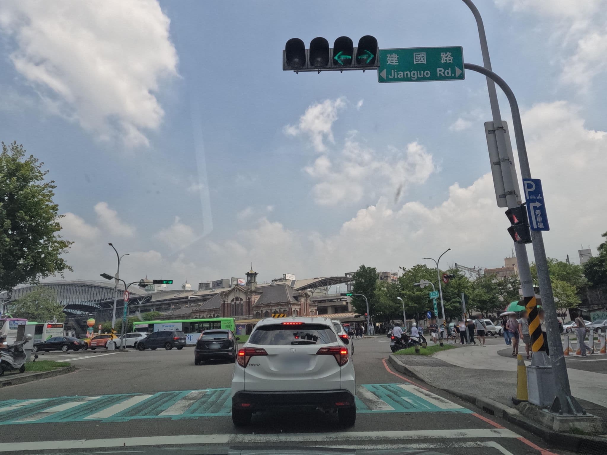 Street view near Bravo Hotel, Taichung — © littlebtc (CC BY-SA · Mapillary)