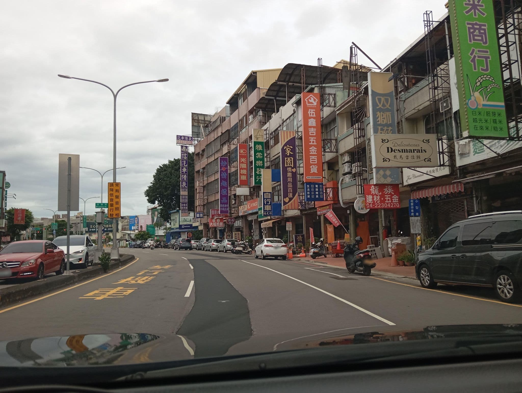 Street view near 向日葵夏威夷旅館, Taichung — © hcyen (CC BY-SA · Mapillary)
