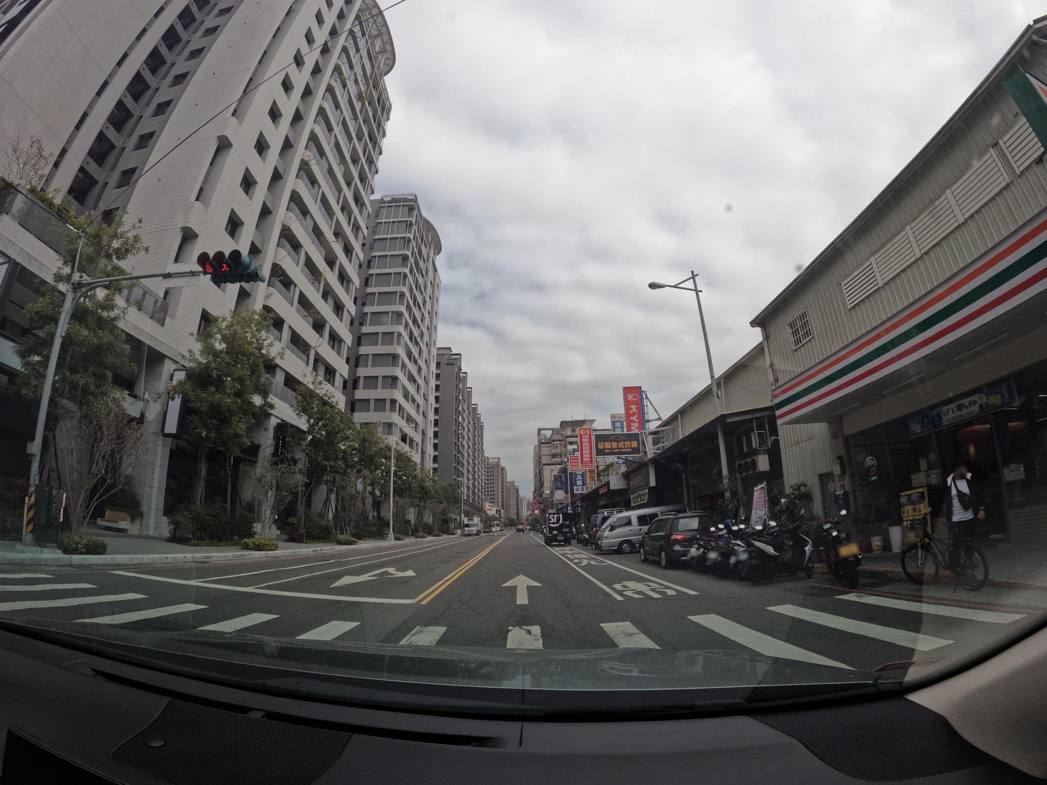 Street view near 雲平汽車旅館, Taichung — © littlebtc (CC BY-SA · Mapillary)