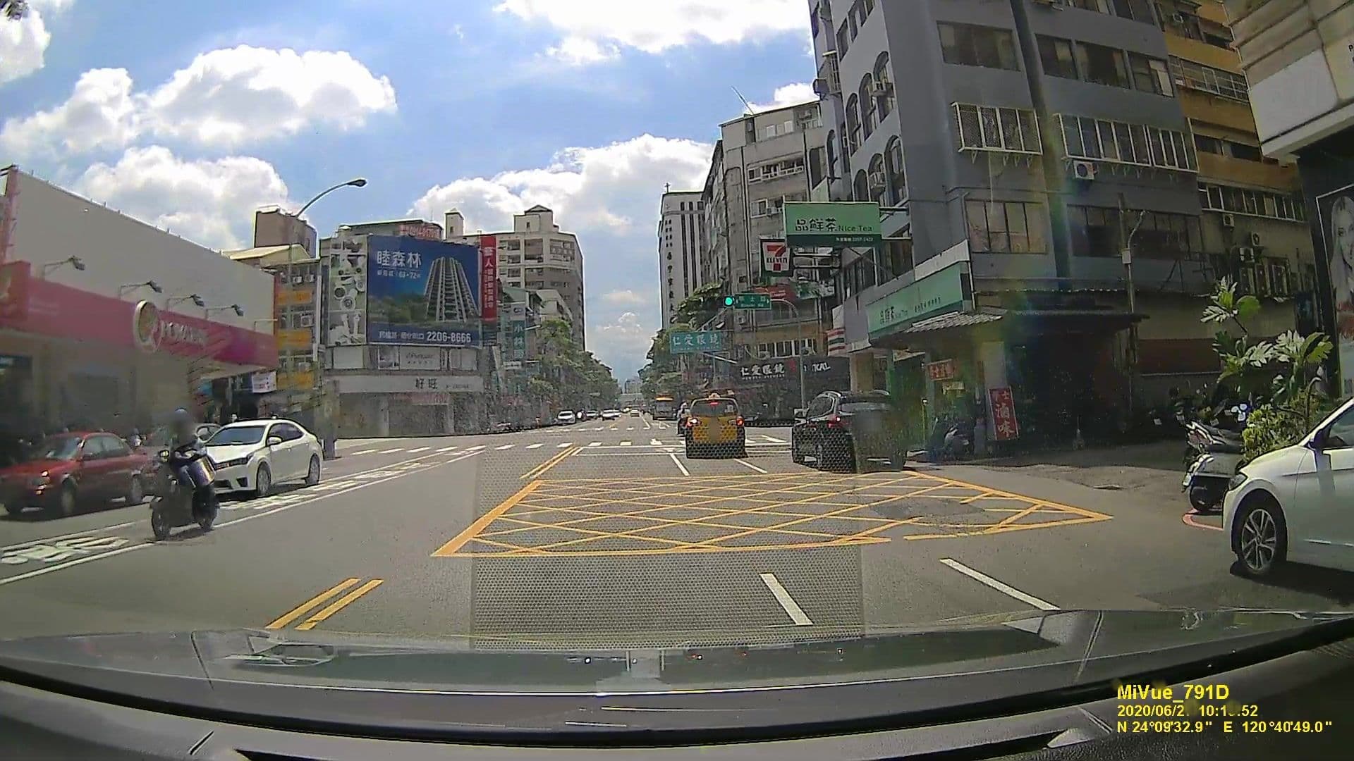 Street view near 凱豪賓館, Taichung — © littlebtc (CC BY-SA · Mapillary)