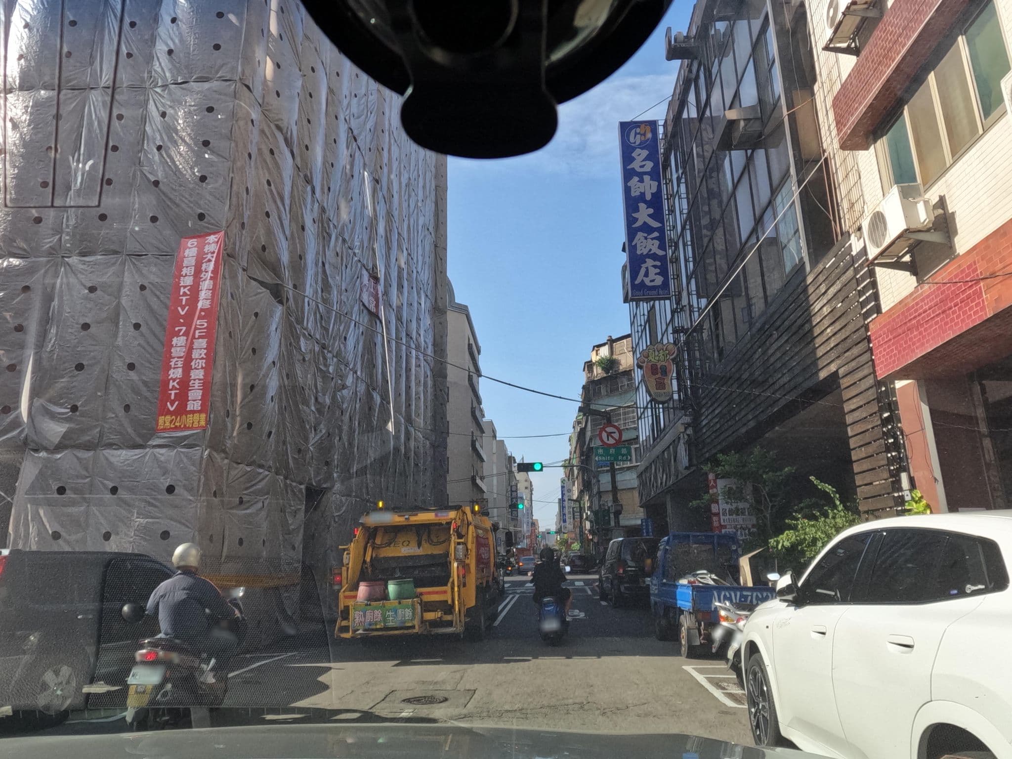 Street view near 名帥大飯店, Taichung — © littlebtc (CC BY-SA · Mapillary)