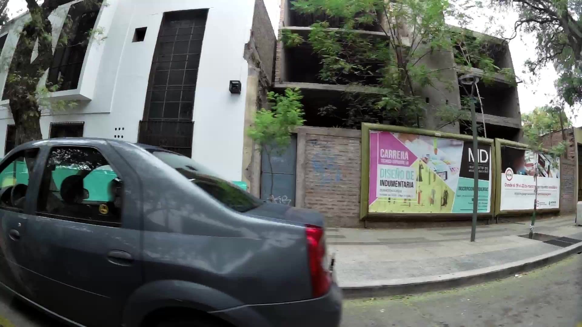 Street view near Nómade Hostel mdz, Mendoza
