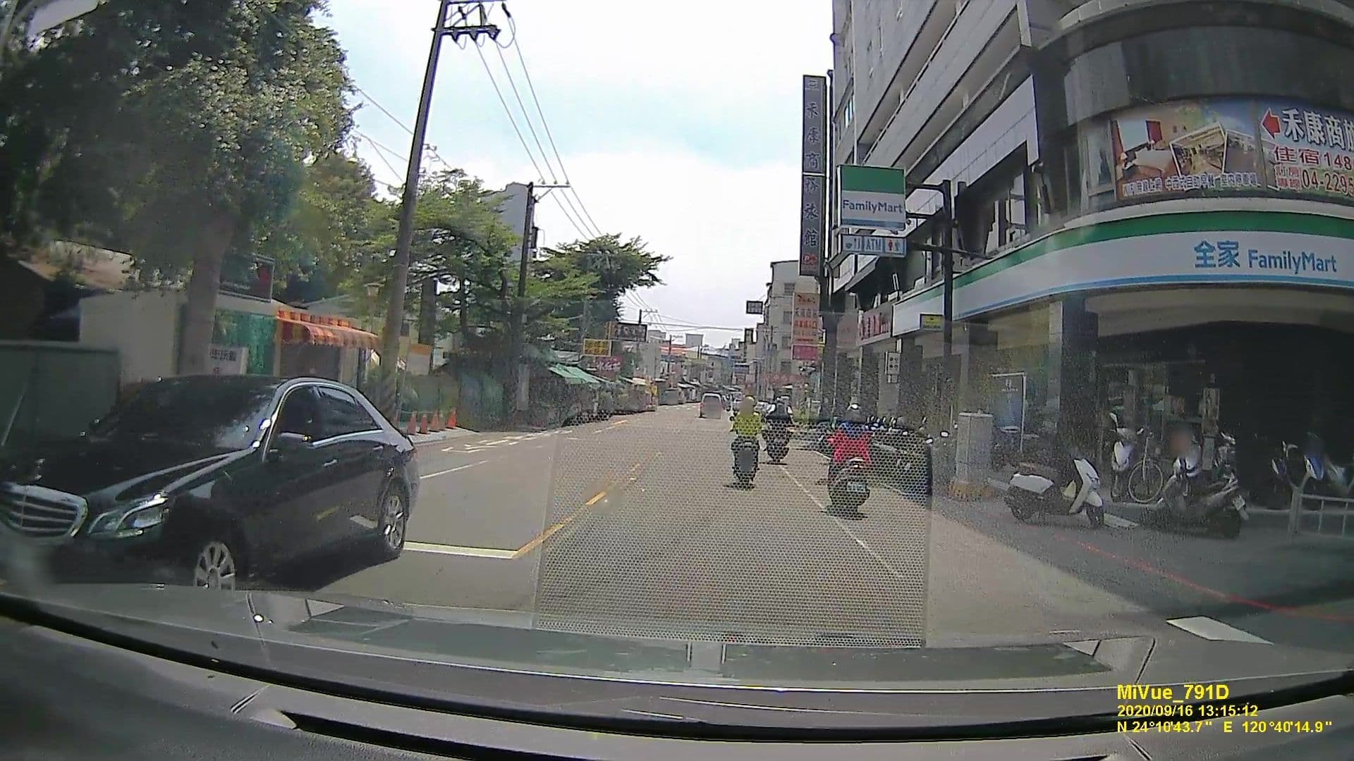 Street view near 禾康商務旅館 Herkang Hotel, Taichung — © littlebtc (CC BY-SA · Mapillary)