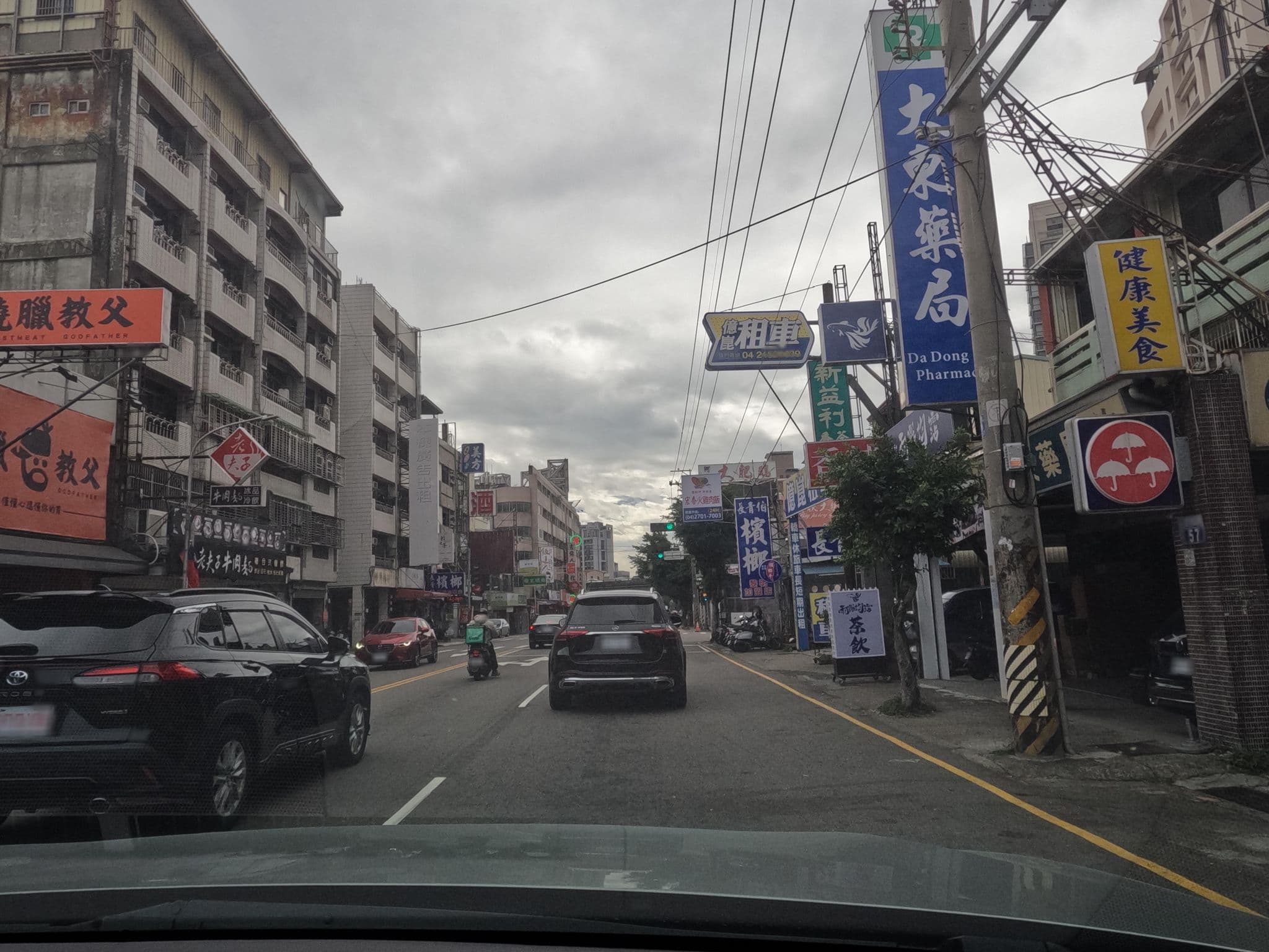 Street view near 威尼斯汽車旅館, Taichung — © littlebtc (CC BY-SA · Mapillary)