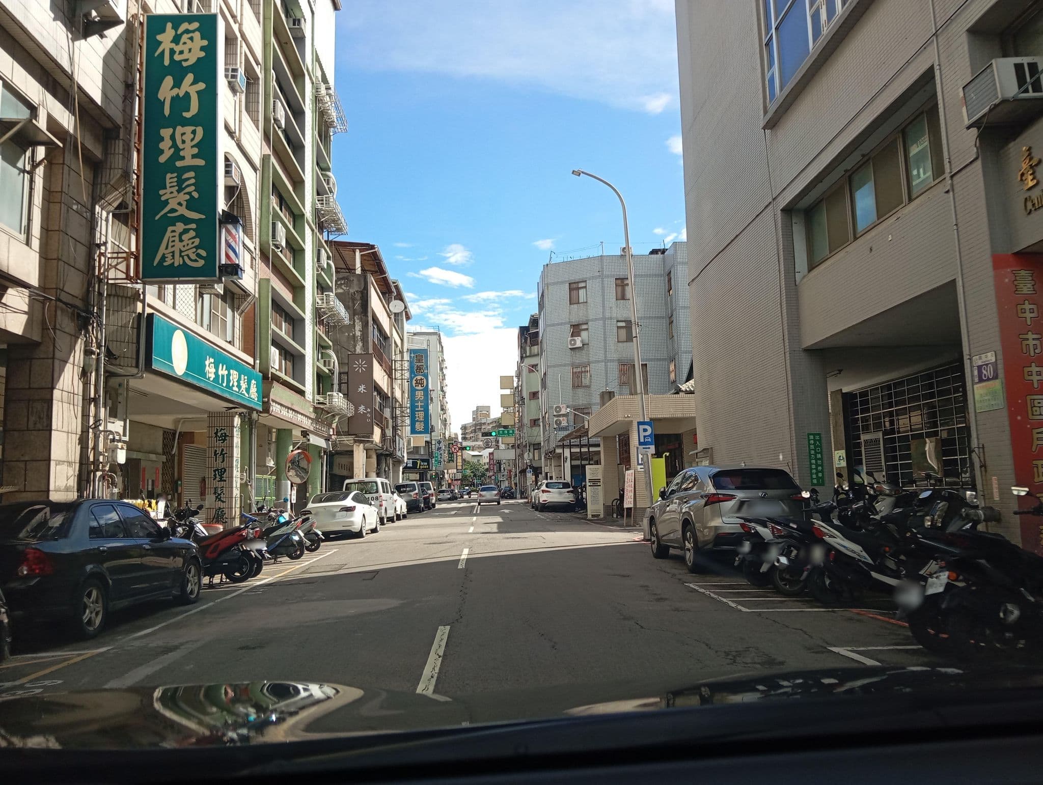 Street view near 銀王大旅社, Taichung — © hcyen (CC BY-SA · Mapillary)