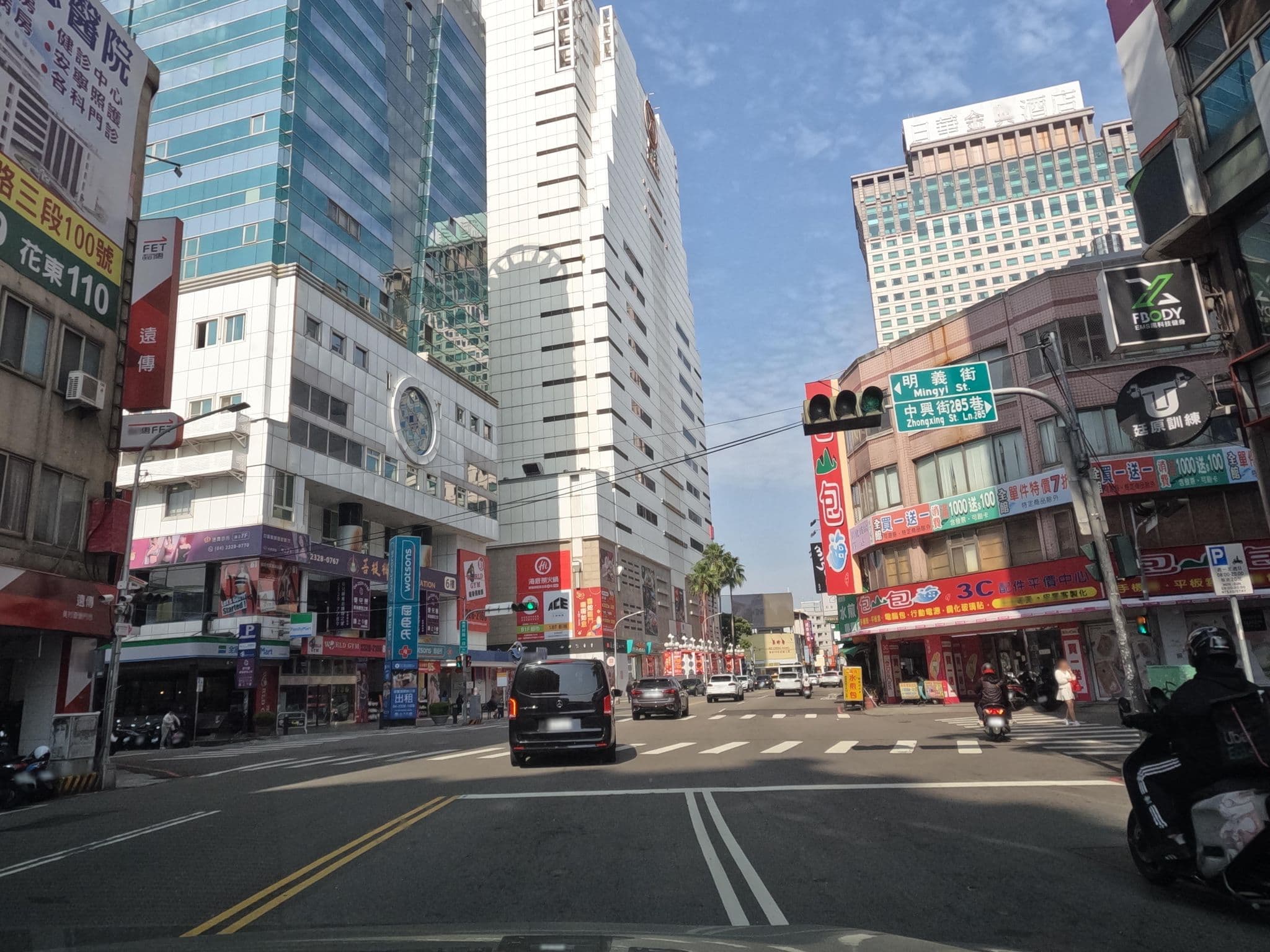 Street view near 頭等艙飯店 綠園道館, Taichung — © littlebtc (CC BY-SA · Mapillary)