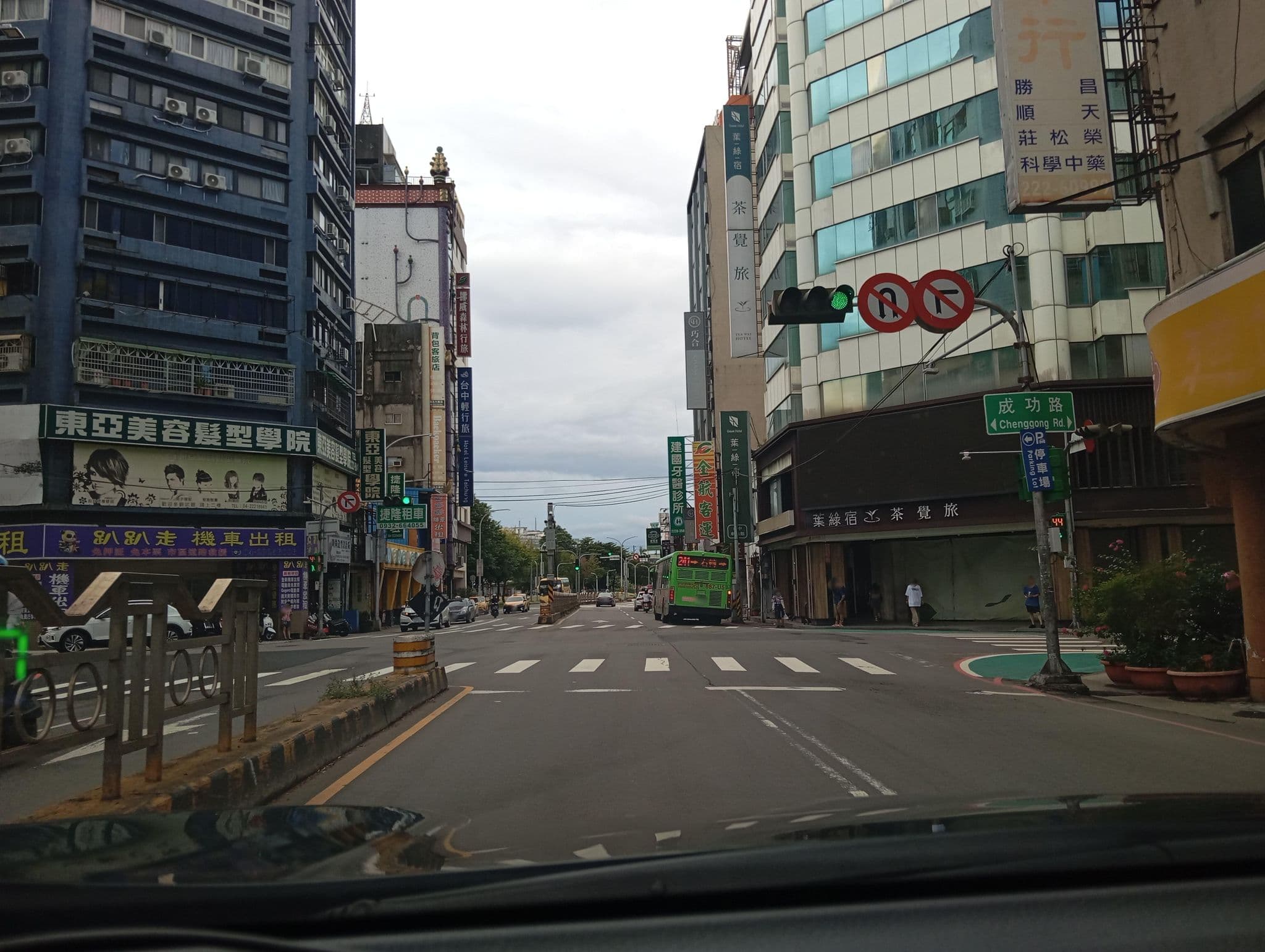 Street view near 花國大飯店, Taichung — © hcyen (CC BY-SA · Mapillary)