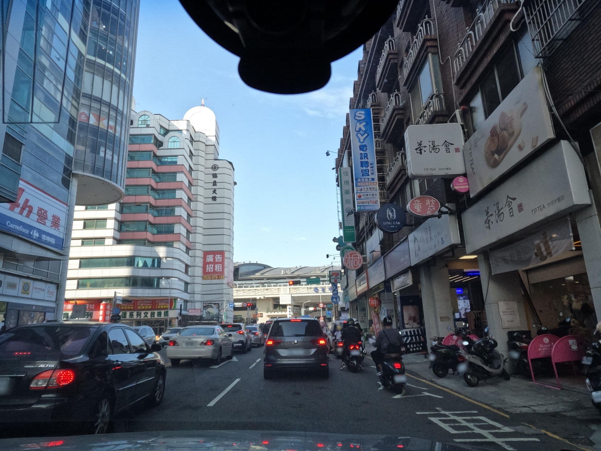 Street view near Plaza Hotel xi yi, Taichung — © littlebtc (CC BY-SA · Mapillary)