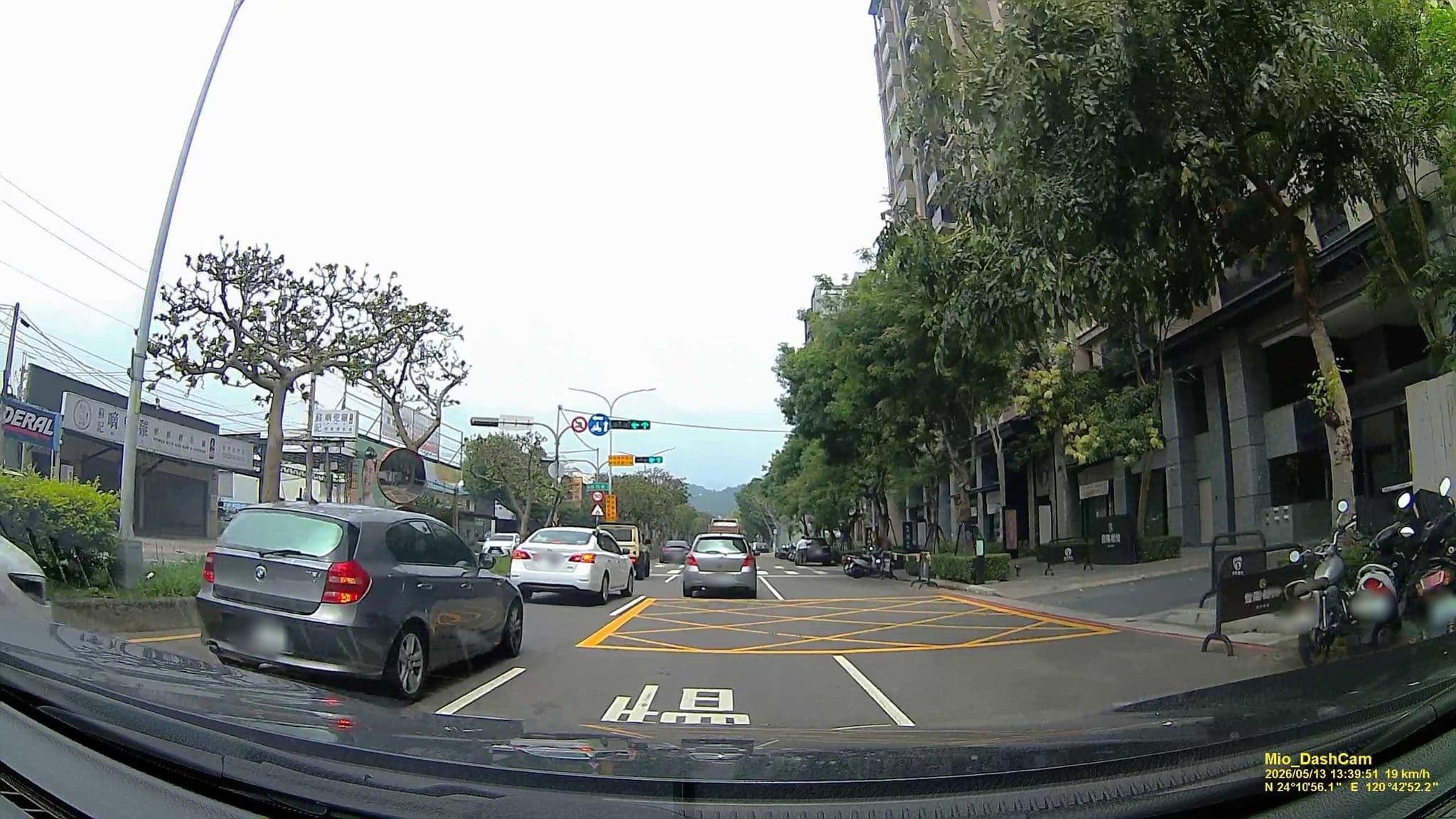 Street view near 吉野汽車旅館, Taichung — © hcyen (CC BY-SA · Mapillary)