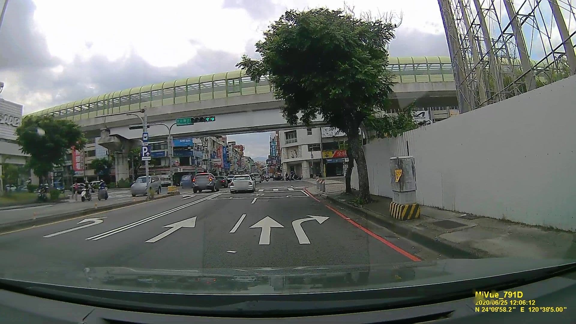 Street view near 文王大飯店 Wen Won Hotel Taichung, Taichung — © littlebtc (CC BY-SA · Mapillary)