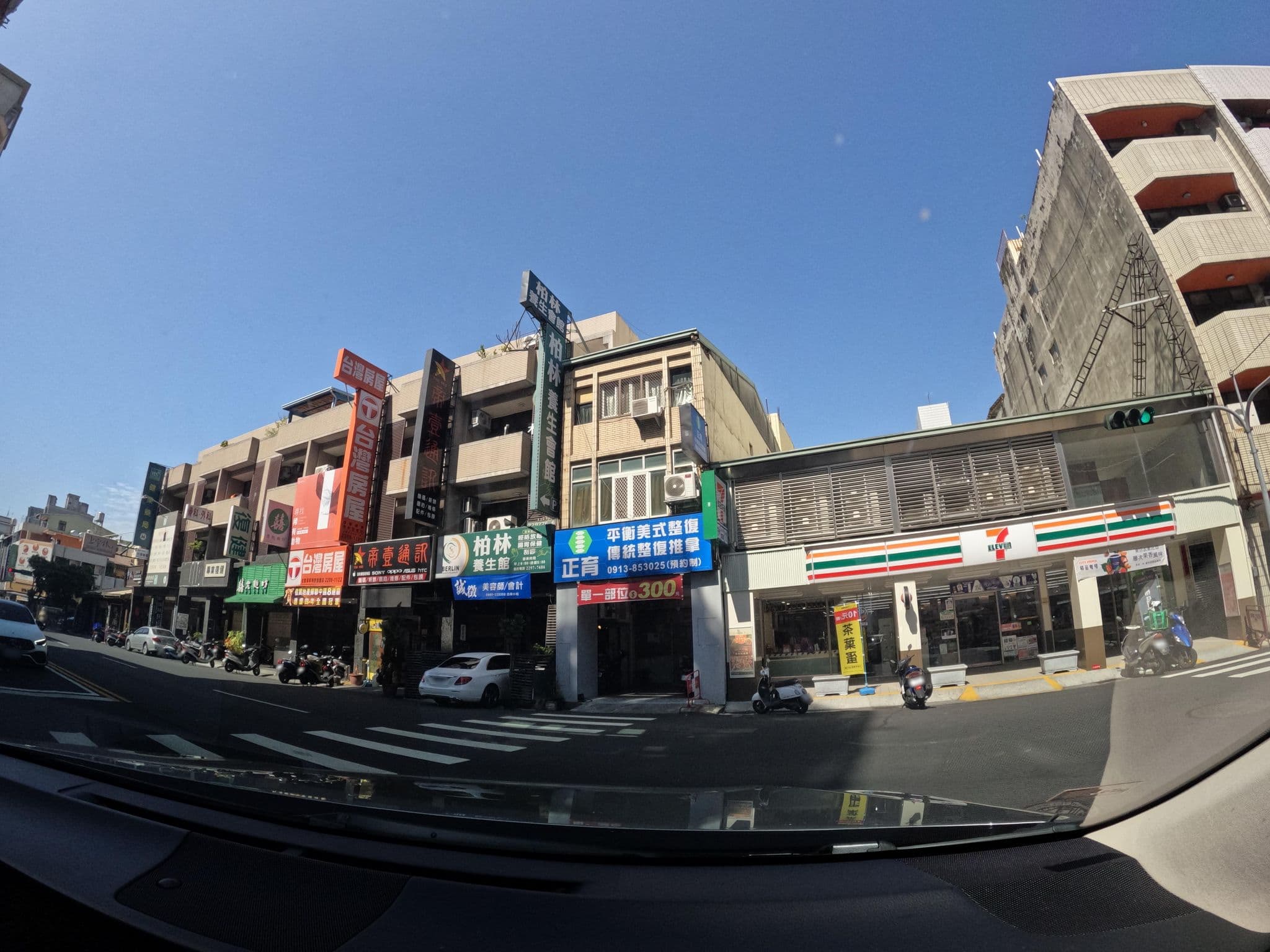 Street view near Han Kou Hotel, Taichung — © littlebtc (CC BY-SA · Mapillary)