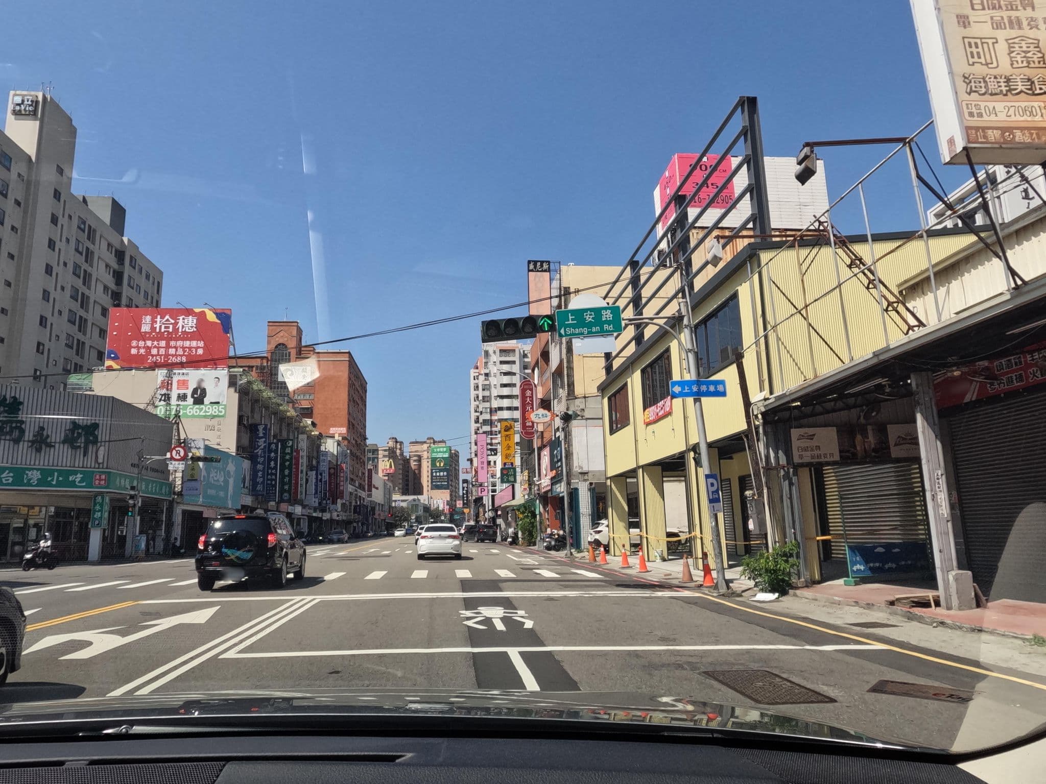 Street view near 悅萊時尚精品旅館, Taichung — © littlebtc (CC BY-SA · Mapillary)